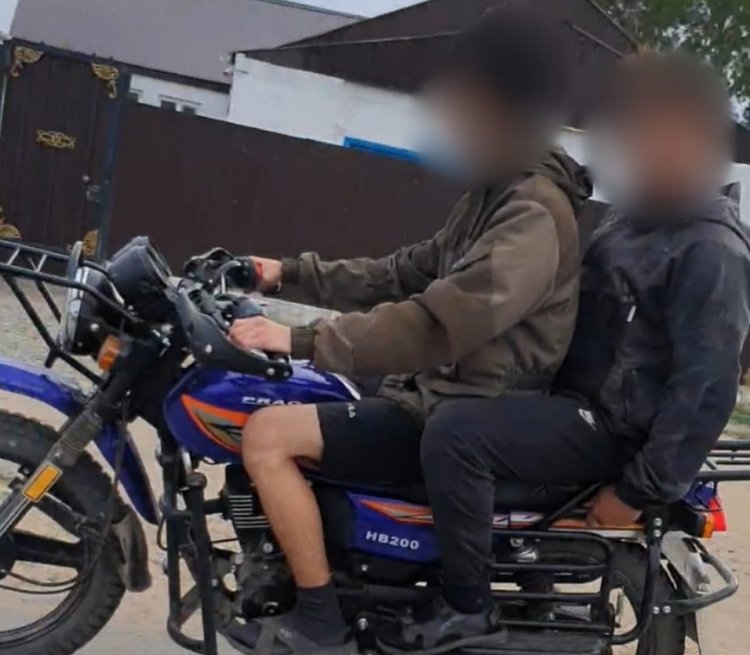 Двумя штрафами обошлась отцу мотоезда сына в Павлодарском районе