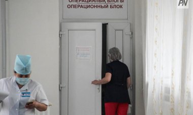 Павлодарда дәрігерлер 10-қабаттан және шұңқырға құлаған балалардың өмірі үшін күресуде