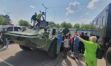 Детям устроили экскурсию в часть Нацгвардии в Павлодаре