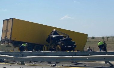 Павлодар облысында  фура жол жиегінде тұрған жүк көлігімен соқтығысты