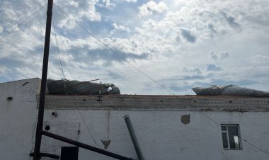 В сельской зоне Аксу сорвало часть крыши КДЦ