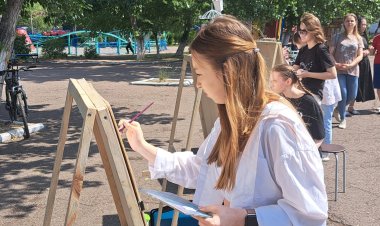 Холи, ретро автомобильдер шеруі өтті: Екібастұзда қала күні  аталып өтуде