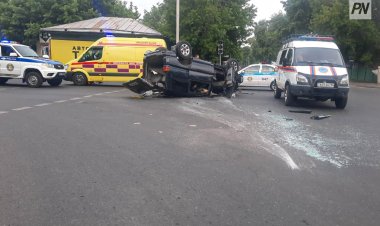 Павлодарда көлік аударылып қалды