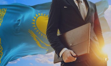 Асаин Байханов поздравил госслужащих