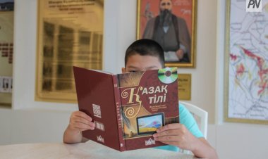 Павлодарда оқушылар кітап оқып, ноутбук ұтып ала алады