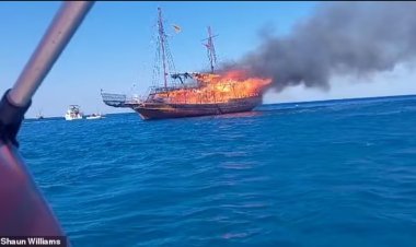 Корабль с туристами загорелся в открытом море в Греции