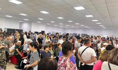 В Павлодаре объяснили причину столпотворения в ЦОНе