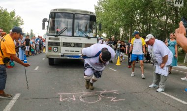 Ақсуда зауыт қызметкерлері күш сынасты