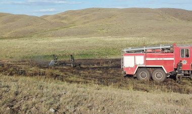 Пожарные продолжают борьбу с огнем в Баянаульском районе