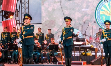 Концерт с карабинами устроили на «Ertis Promenade»