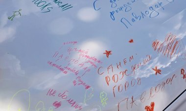 Дети расписали джип пожеланиями в день рождения Павлодара