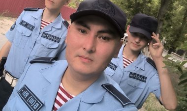 Ұлттық ұланның формасын киген павлодарлық өзінің биімен Қазнетті жарды