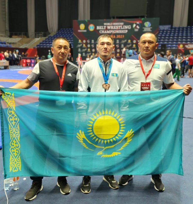 Павлодарец увёз медаль с чемпионата мира по поясной борьбе