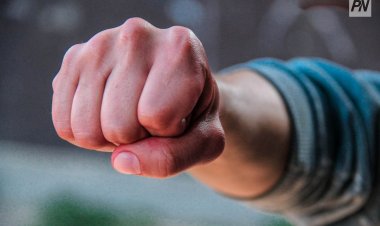 Пышақпен қорқытқан: Павлодарда екі жасөспірім төбелескен