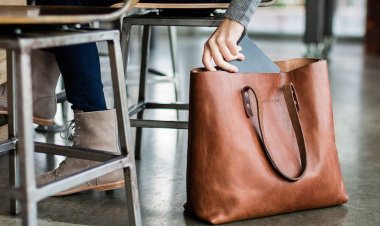 Павлодарка попыталась пронести телефон осуждённому супругу