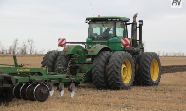 Асайын Байханов шаруа қожалықтармен құрғақшылық мәселесін талқылады