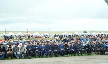 Асайын Байханов Мәшһүр Жүсіп Көпейұлының мерейтойымен құттықтады