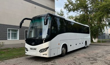 Павлодарда Аймауытов театрына жаңа автобус табысталды
