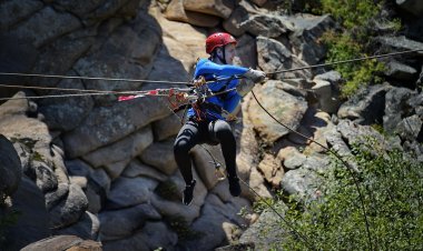 Сквозь колючки и вброд: как в Баянауле пять часов испытывали туристов