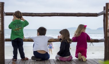 Две школы в Шотландии примут в первый класс 17 пар близнецов