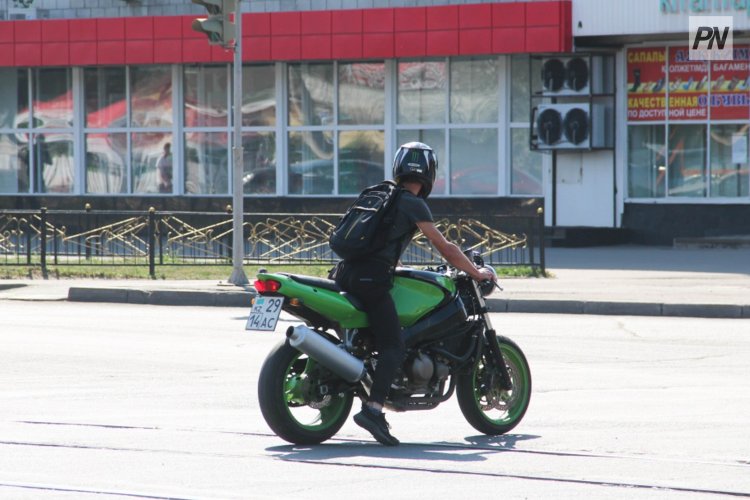 Павлодар облысында мас күйіндегі жас мотоциклші ұсталды