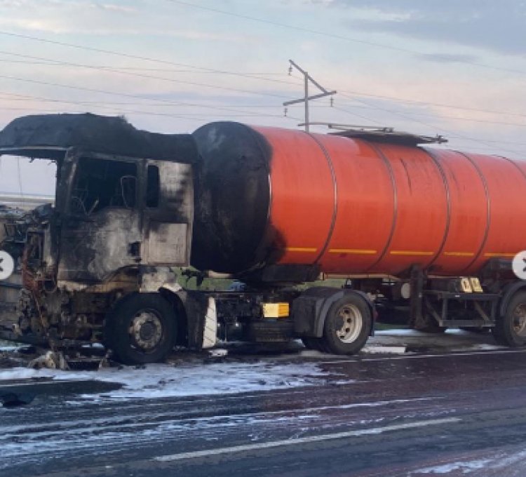 В промзоне Павлодара горел грузовик (ВИДЕО)