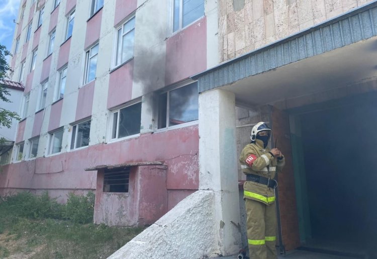 Пациентов экибастузской больницы эвакуировали из-за дыма