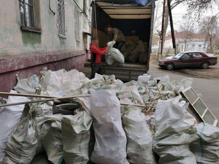 Павлодарцев наказали за выброшенный на улицу строительный мусор