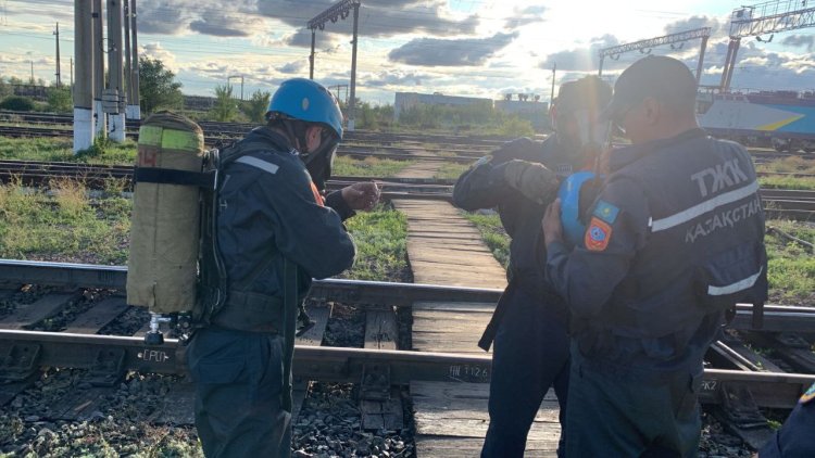 Екібастұзда темір жол бойында күкірт қышқылы төгілді