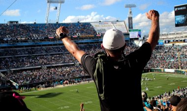 Футбольные болельщики сожгли стадион в Италии