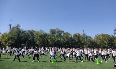 Десятки тысяч школьников Павлодара одновременно взбодрились