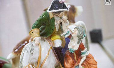 Старинные фарфоровые статуэтки выставили в музее Павлодара