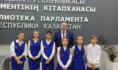 Школьники Экибастуза посетили Парламент Казахстана
