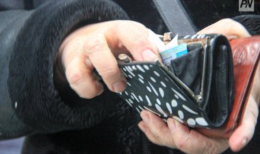 В Павлодаре оштрафовали проехавшую по тротуару автоледи