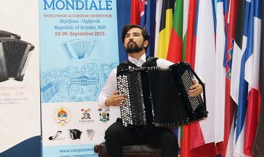 Павлодарский музыкант сыграл в Италии на уникальном баяне