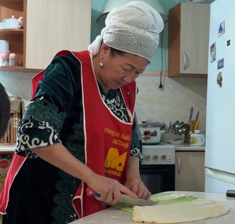 Воспитанников детской деревни в Павлодаре учили готовить национальные блюда