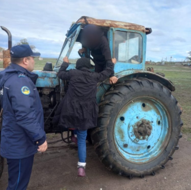 В Павлодарской области тракториста наказали за пьяную езду