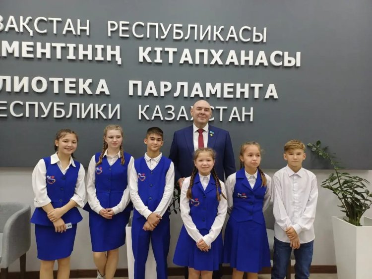 Школьники Экибастуза посетили Парламент Казахстана
