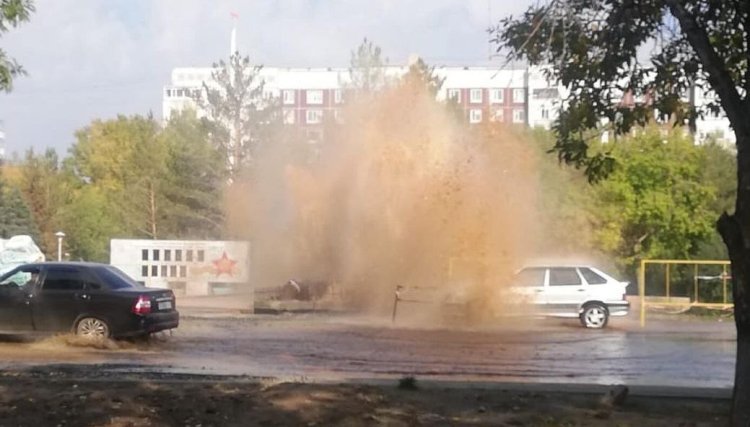 В Экибастузе устраняют повреждение на теплосетях