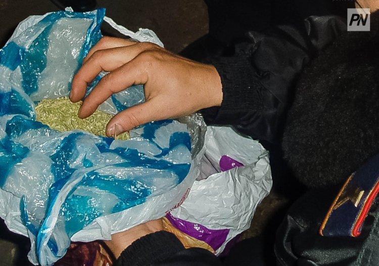 Полицейские сожгли килограммы конфискованных наркотиков