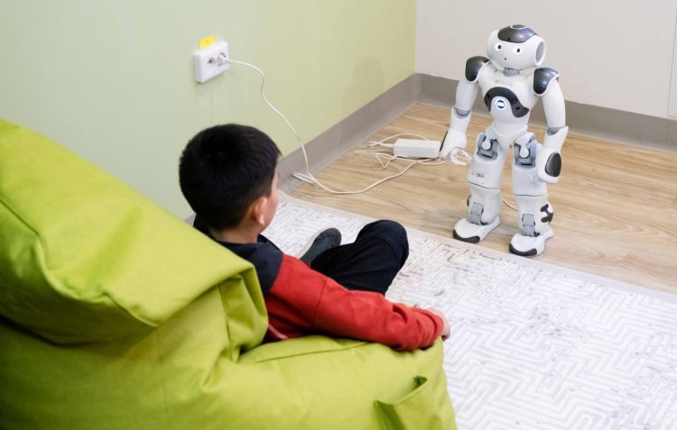 Павлодарский центр для детей с аутизмом принял на работу роботов