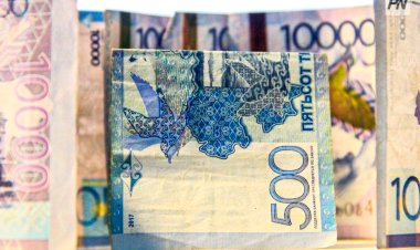 Шарбақты ауданында мектепке қымбат орындықтар алмақ болған