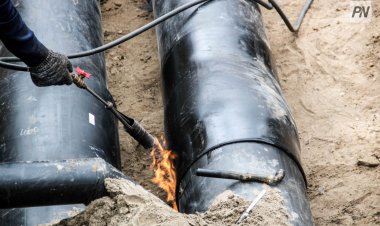 В Павлодаре устраняют повреждение теплосети