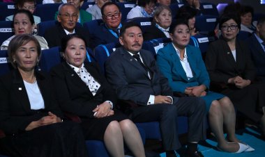 Президент Казахстана наградил баянаульского учителя