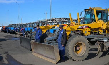 Аким Павлодарской области проверил подготовку к битве со снегом
