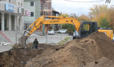 Павлодарда екі ер адам топырақ үйіндісінің астында қалды