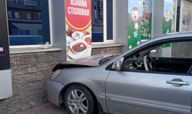 Павлодарда көлік тізгіндеген әйел асханаға соғылды