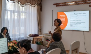 Павлодарлық оқытушыларға Гонконг профессоры дәріс оқуда