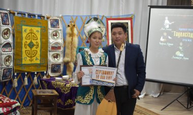 Шарбақтыдағы айтыста оқушылар Тәуелсіздікті жырға қосты