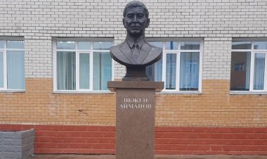 Баянауыл мектебінде Шәкен Аймановтың ескерткіш бюсті ашылды